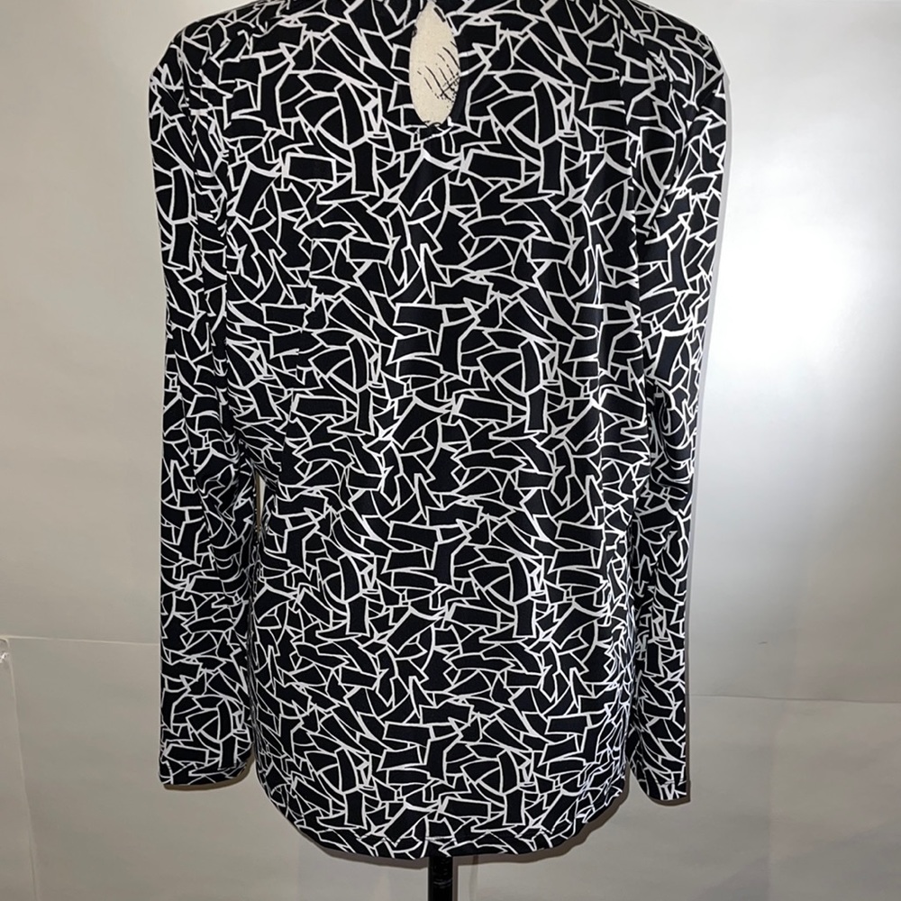 Liz Claiborne top NWOT black and white so pretty
